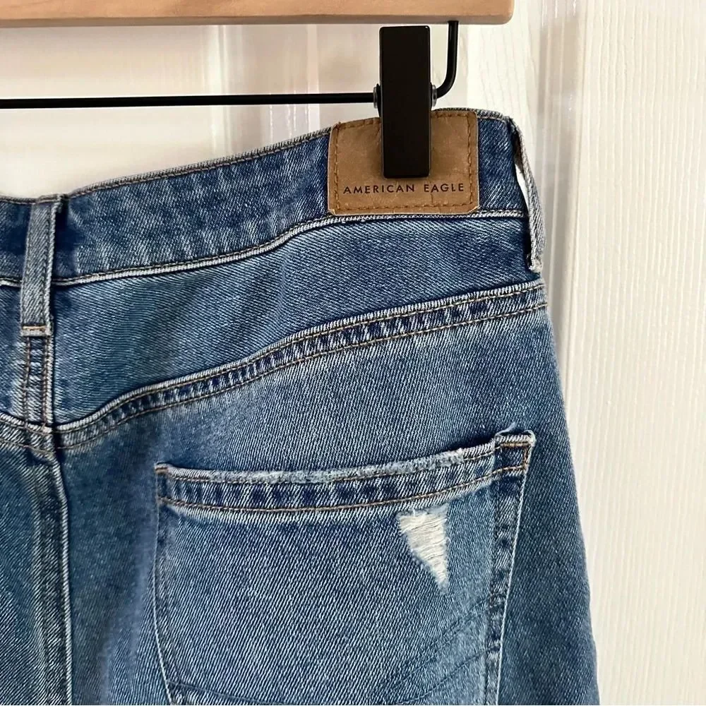 American Eagle Distressed Mom Jean Women’s Size 6